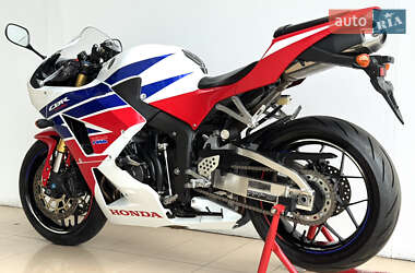 Спортбайк Honda CBR 600RR 2013 в  фото 9 Спортбайк Honda CBR 600RR 2013 в