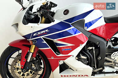 Спортбайк Honda CBR 600RR 2013 в  фото 19 Спортбайк Honda CBR 600RR 2013 в