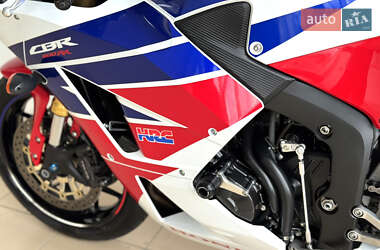 Спортбайк Honda CBR 600RR 2013 в  фото 24 Спортбайк Honda CBR 600RR 2013 в