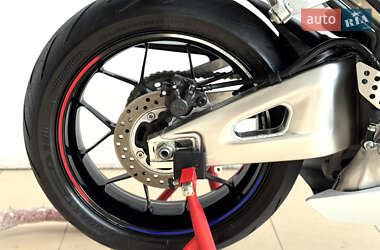 Спортбайк Honda CBR 600RR 2013 в  фото 44 Спортбайк Honda CBR 600RR 2013 в