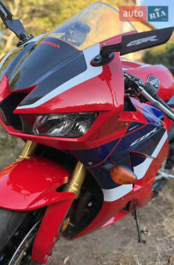 Спортбайк Honda CBR 600RR 2024 в 