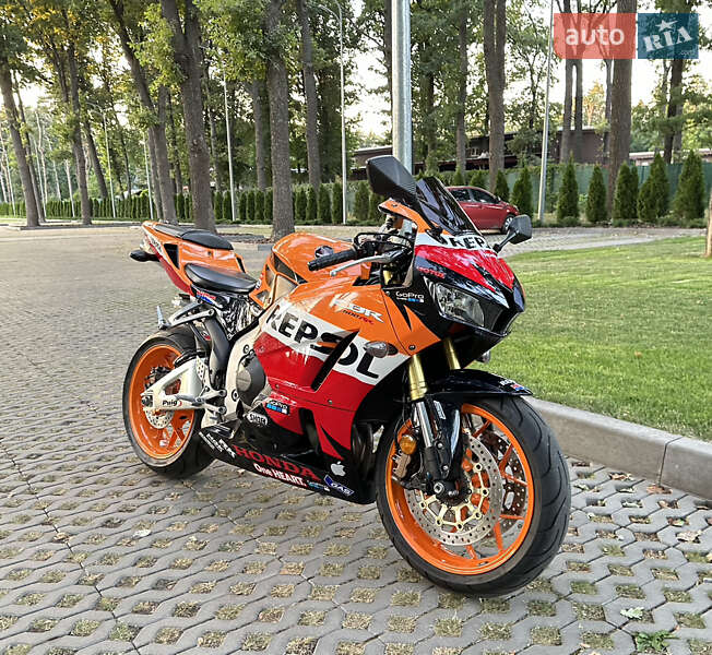 Спортбайк Honda CBR 600RR 2013 в Харкові фото Спортбайк Honda CBR 600RR 2013 в Харкові