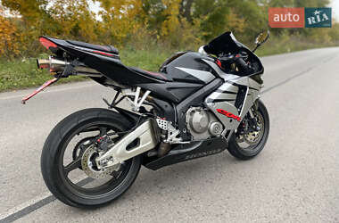 Спортбайк Honda CBR 600RR 2005 в  фото 3 Спортбайк Honda CBR 600RR 2005 в