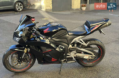 Спортбайк Honda CBR 600RR 2012 в  фото 3 Спортбайк Honda CBR 600RR 2012 в