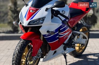 Спортбайк Honda CBR 600RR 2006 в Золочеве