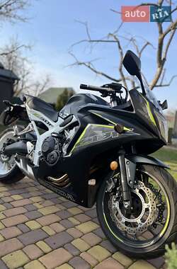 Мотоцикл Спорт-туризм Honda CBR 650F 2016 в 