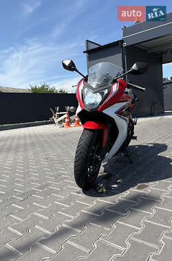 Мотоцикл Спорт-туризм Honda CBR 650F 2015 в 
