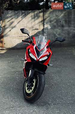 Спортбайк Honda CBR 650R 2022 в 