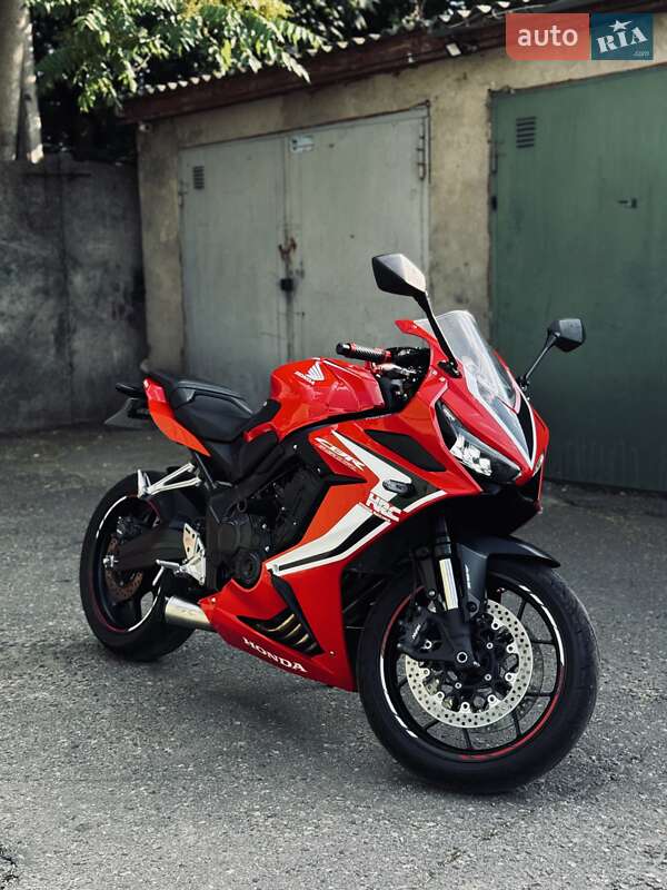 Спортбайк Honda CBR 650R 2022 в 