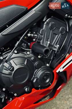Спортбайк Honda CBR 650R 2022 в 