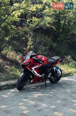 Спортбайк Honda CBR 650R 2022 в 