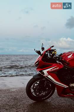 Спортбайк Honda CBR 650R 2022 в 