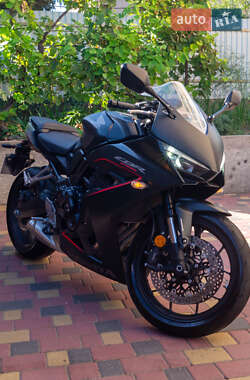 Спортбайк Honda CBR 650R 2024 в Хмельницком