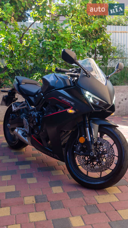 Спортбайк Honda CBR 650R 2024 в 