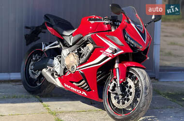 Спортбайк Honda CBR 650R 2019 в 