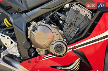 Спортбайк Honda CBR 650R 2019 в 