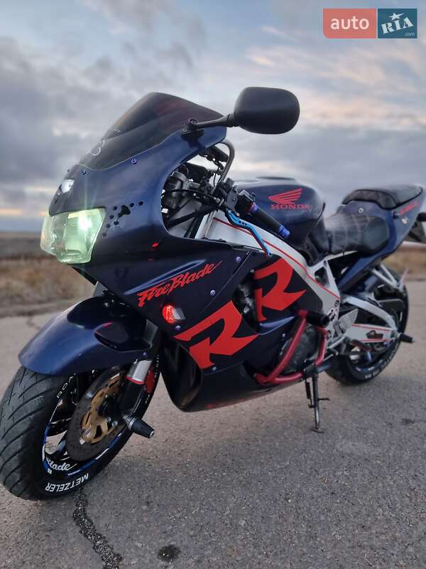 Спортбайк Honda CBR 900RR 1995 в Николаеве