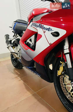 Спортбайк Honda CBR 929RR 2002 в 