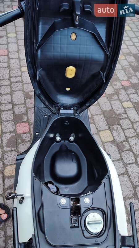 Скутер Honda CHS 125 2014 в Ровно