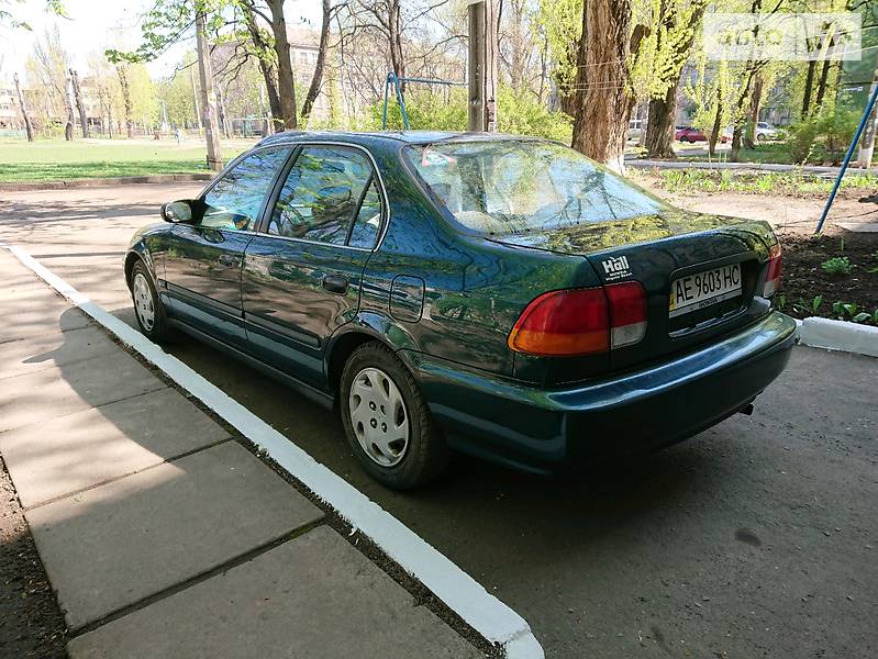 Седан Honda Civic 1996 в Кривом Роге