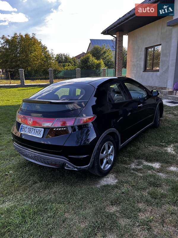 Хэтчбек Honda Civic 2007 в Львове