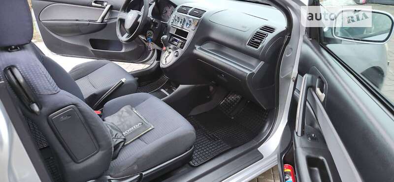 Хэтчбек Honda Civic 2001 в Звягеле