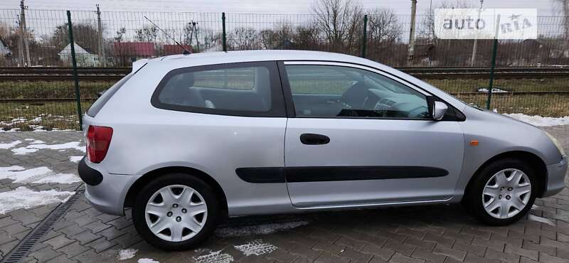 Хэтчбек Honda Civic 2001 в Звягеле