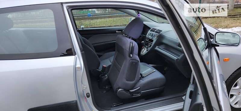 Хэтчбек Honda Civic 2001 в Звягеле