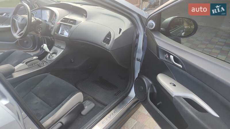 Хэтчбек Honda Civic 2008 в Харькове