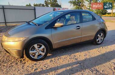 Хэтчбек Honda Civic 2006 в 