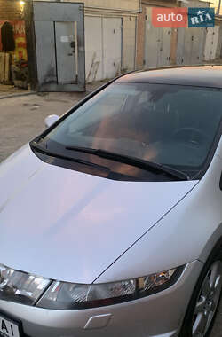 Хэтчбек Honda Civic 2006 в Полтаве