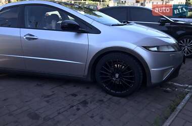 Хэтчбек Honda Civic 2006 в 