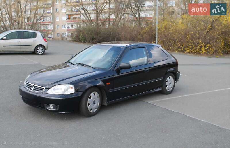 Хетчбек Honda Civic 2000 в 