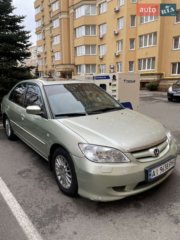 Седан Honda Civic 2005 в 