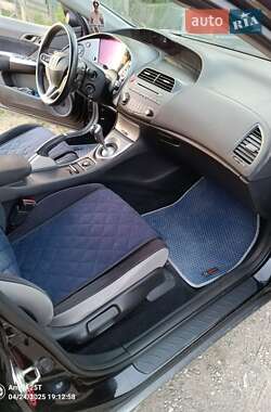 Хэтчбек Honda Civic 2006 в 