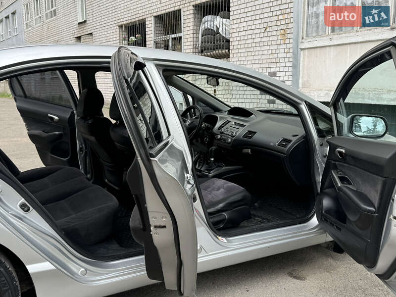 Седан Honda Civic 2006 в Дніпрі