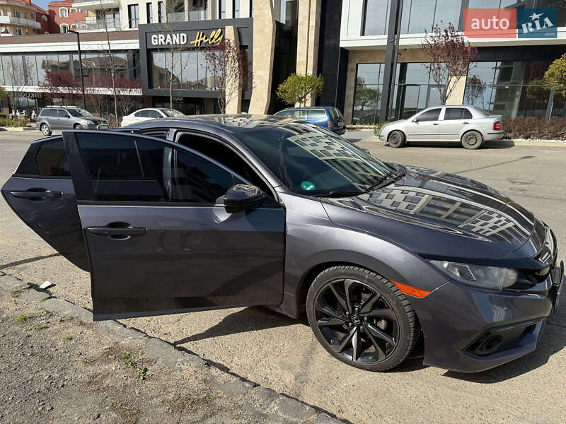 Седан Honda Civic 2019 в Ужгороді