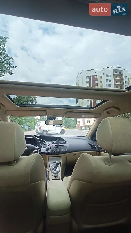 Хэтчбек Honda Civic 2006 в Вишневом
