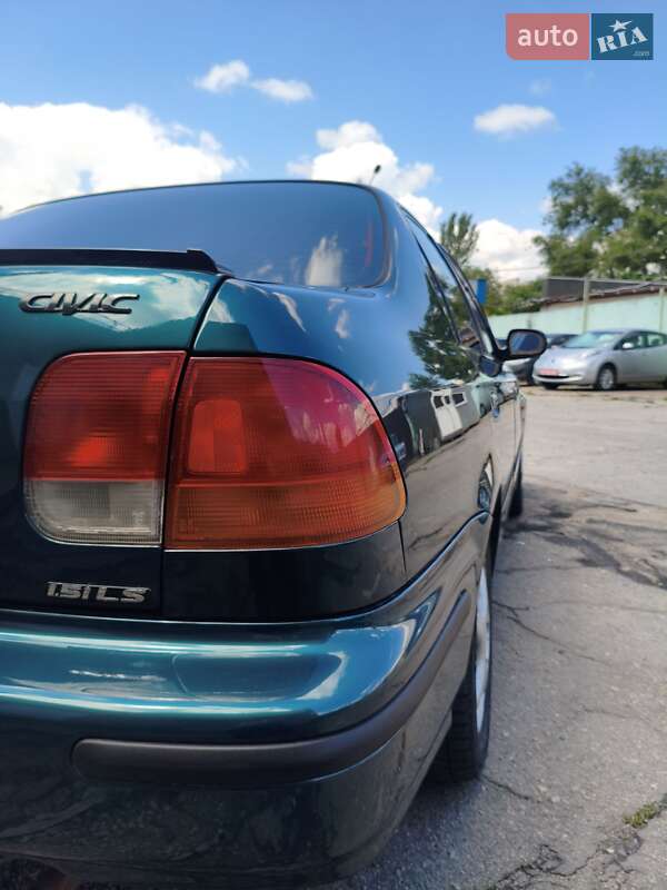 Седан Honda Civic 1997 в Запоріжжі