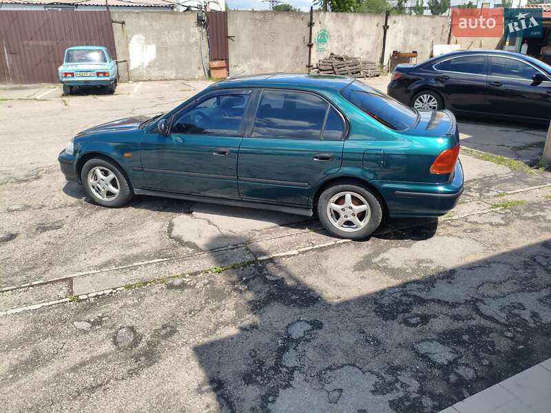 Седан Honda Civic 1997 в Запоріжжі