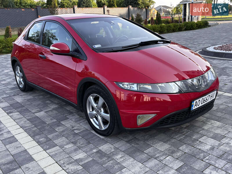 Хэтчбек Honda Civic 2006 в Мукачево