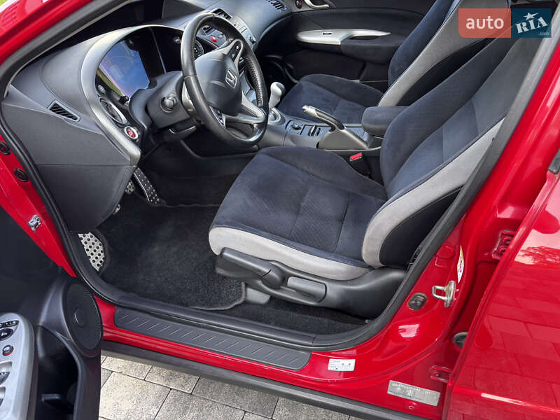 Хэтчбек Honda Civic 2006 в Мукачево