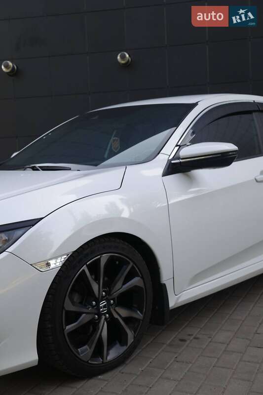 Седан Honda Civic 2019 в Славянске
