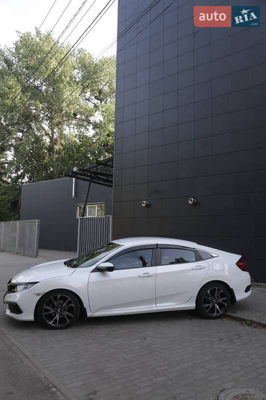 Седан Honda Civic 2019 в Славянске
