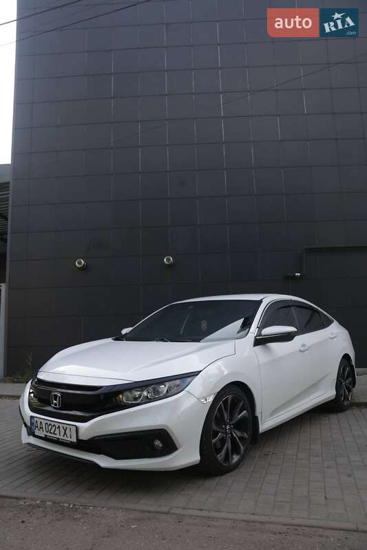 Седан Honda Civic 2019 в Славянске