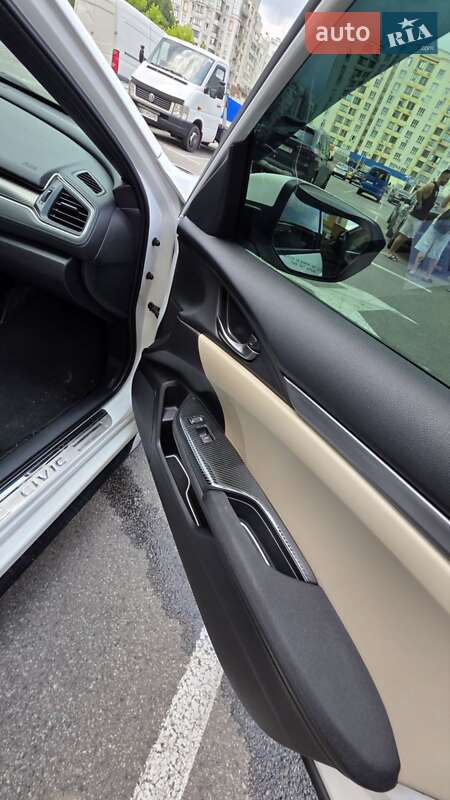 Хэтчбек Honda Civic 2016 в Киеве