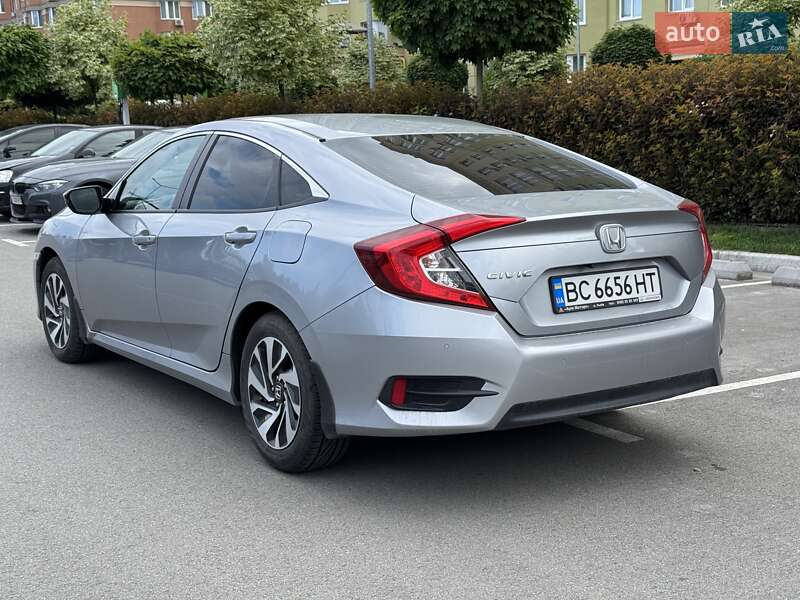 Седан Honda Civic 2018 в Киеве