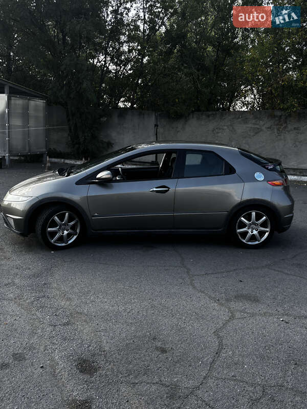 Хэтчбек Honda Civic 2006 в Днепре