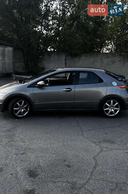 Хэтчбек Honda Civic 2006 в 