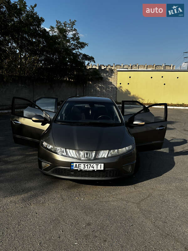 Хэтчбек Honda Civic 2006 в Днепре